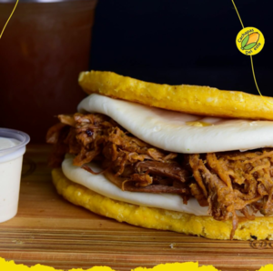 Cachapa con carne y queso